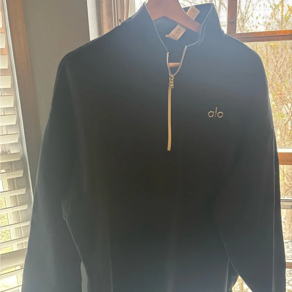 ALO Yoga Black Accolade 1/4 Zip Pullover - Picture 2 of 4